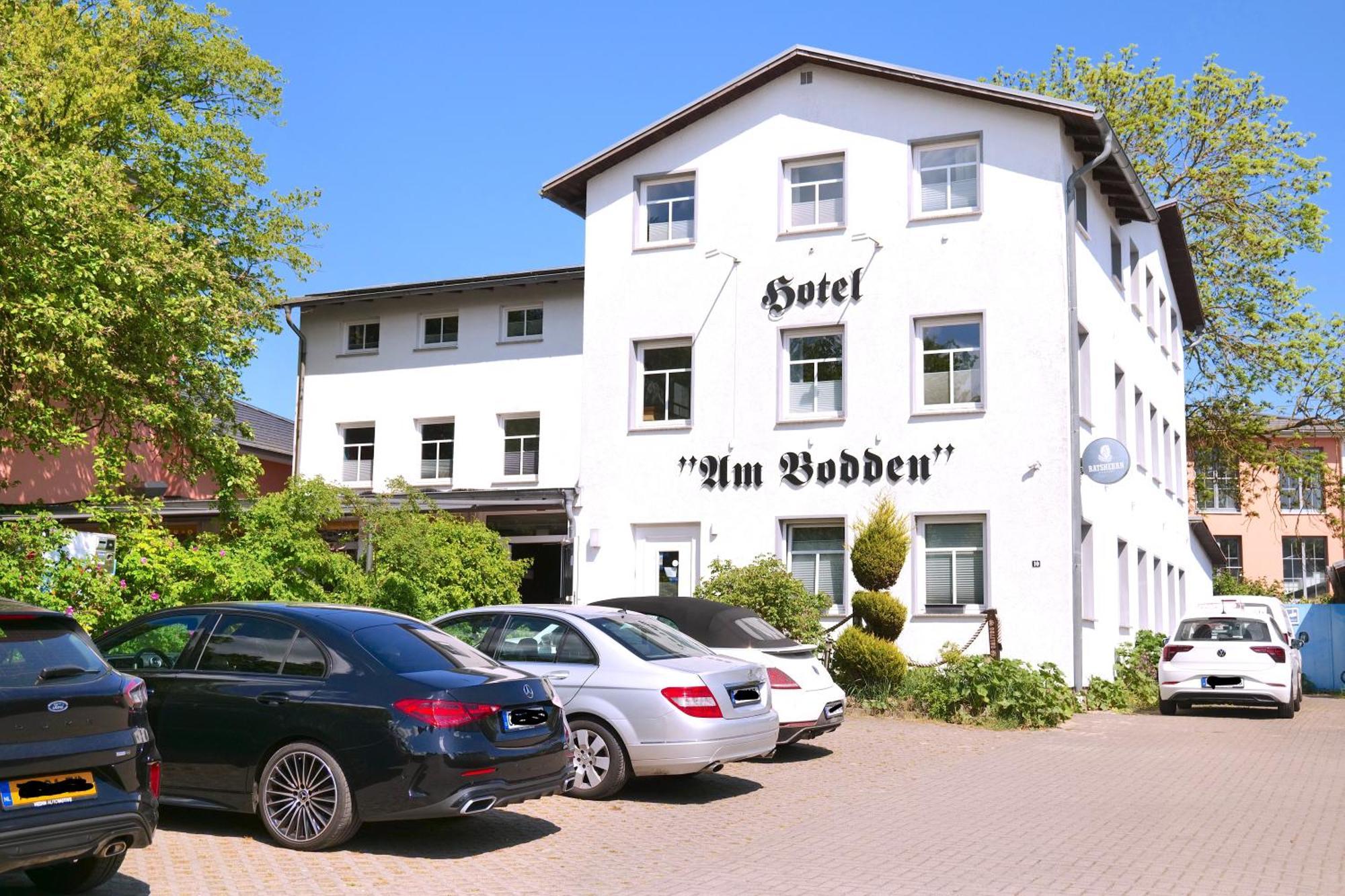 Hotel & Restaurant Am Bodden พุทบัส ภายนอก รูปภาพ