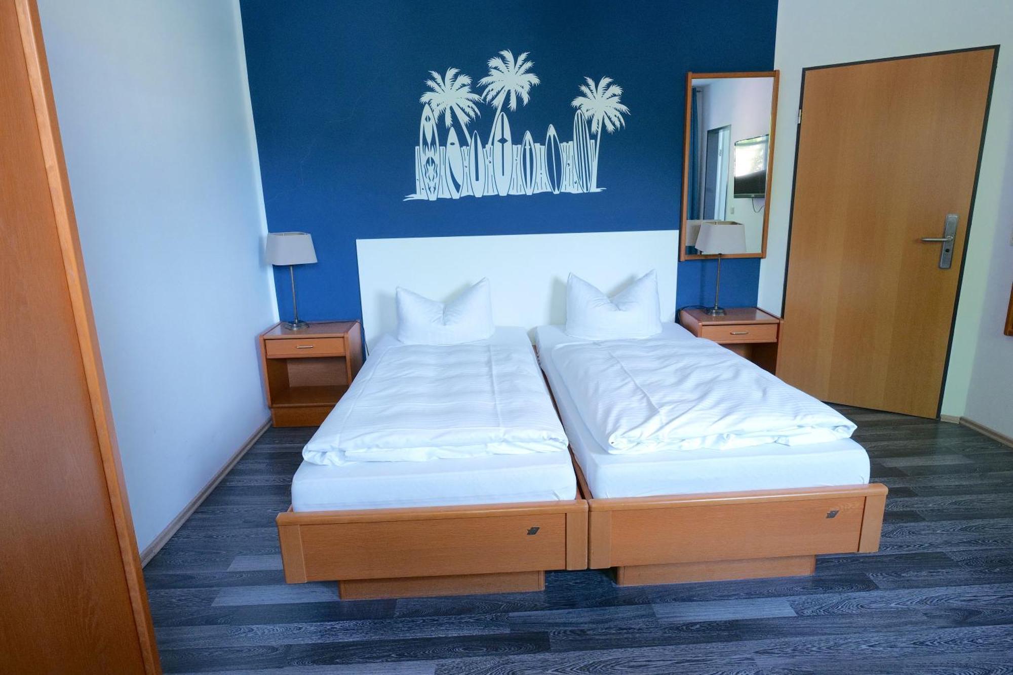 Hotel & Restaurant Am Bodden พุทบัส ภายนอก รูปภาพ