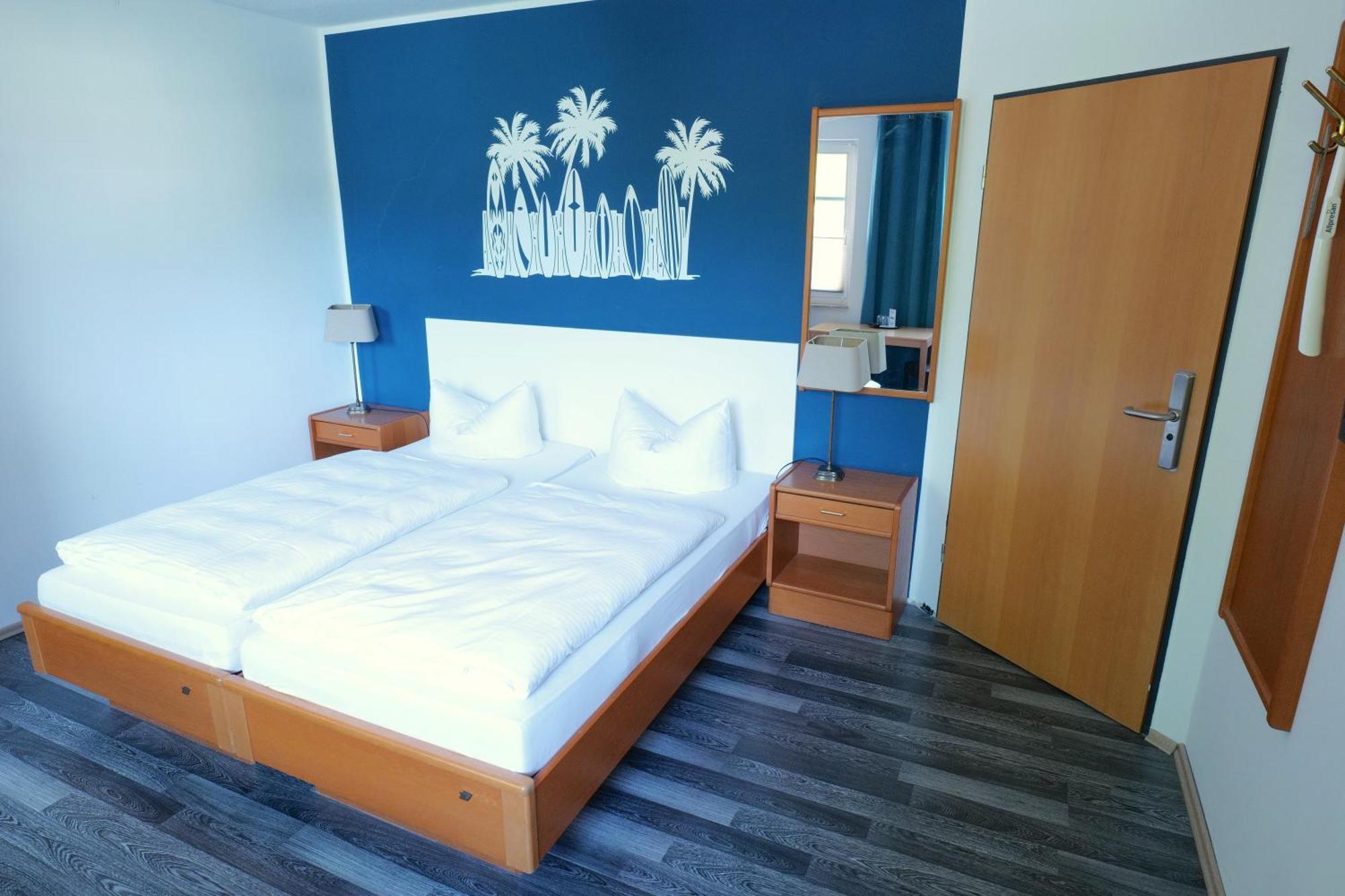 Hotel & Restaurant Am Bodden พุทบัส ภายนอก รูปภาพ